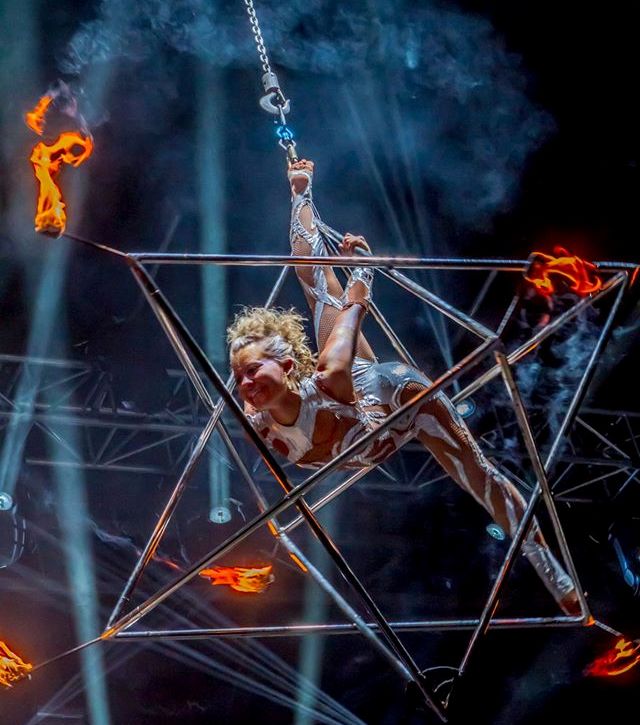 H2X water show circus aerial performer